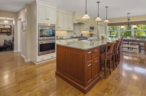 140 Long Lots Rd, Westport CT 06880-3826 exterior