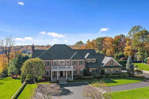 4 Hollow Ridge Rd, Armonk, NY 10504-1133