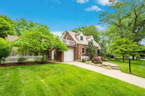 529 Parkview Dr, Pittsburgh, PA 15243-2005