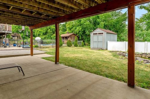 700 Edgewater Dr, Pittsburgh PA 15122-1119 exterior