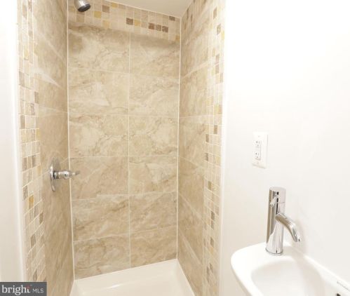 711 49 Pl, Washington DC 20019-4873 exterior