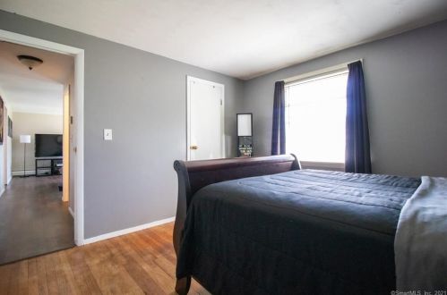 46 Roosevelt Blvd, Enfield CT 06082-2043 exterior