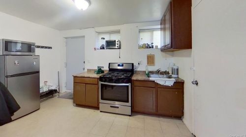 628 226 St, Bronx NY 10466-3967 exterior