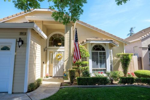 1041 Whispering Pines Dr, Turlock, CA 95382-0464
