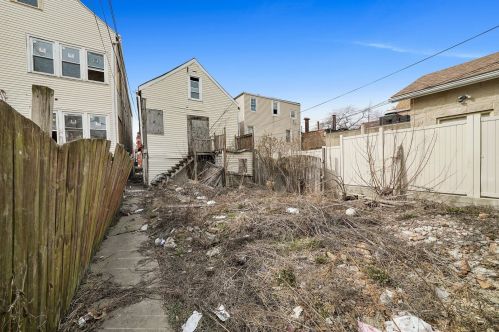 2309 Whipple St, Chicago IL 60652-2628 exterior