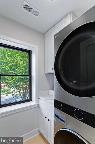 1733 Independence Ave, Washington DC  20003-1637 exterior