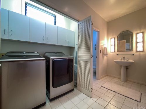 1994 Alaeloa St, Honolulu HI 96821-1021 exterior