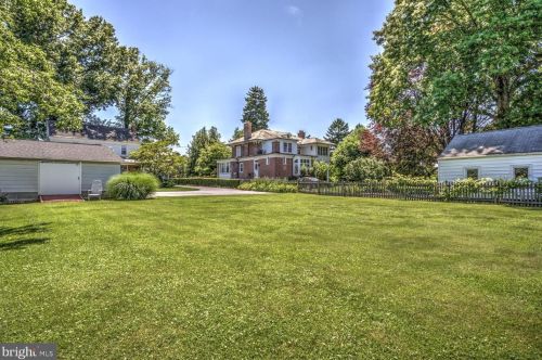 2013 Marietta Ave, Lancaster PA 17603-2205 exterior