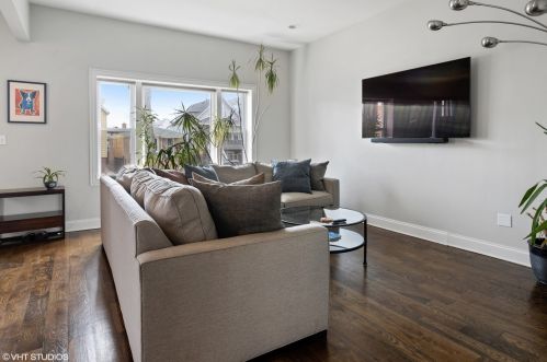 4320 Bernard St, Chicago IL  60618-1110 exterior