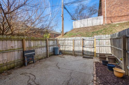 392 Newburn Dr, Pittsburgh PA exterior