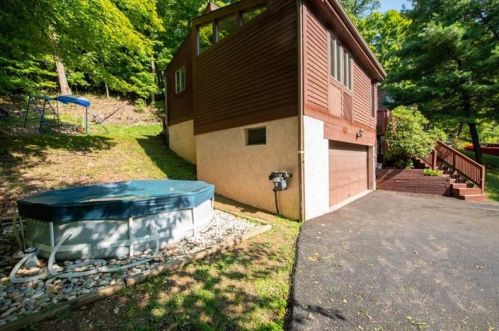 231 Hillendale Rd, Pittsburgh PA 15237-1803 exterior