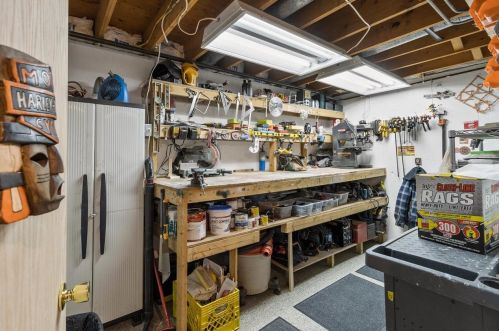 1605 Tarragon Dr, Madison WI  53716-1858 exterior