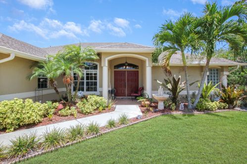 337 Thornhill Dr, Fort Pierce, FL 34983-3702