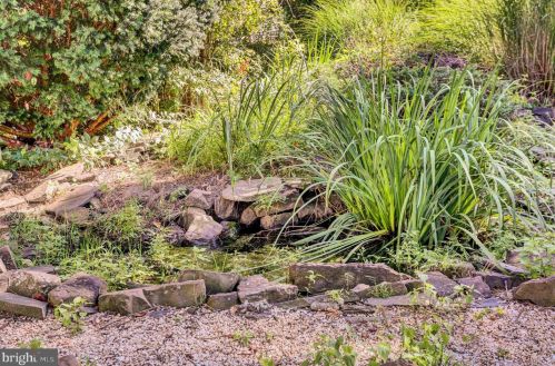 886 Vaughn Rd, Pottstown PA exterior