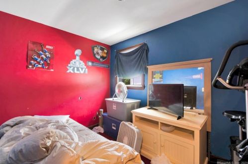 23 Horace St, Manchester CT 06040-6423 exterior