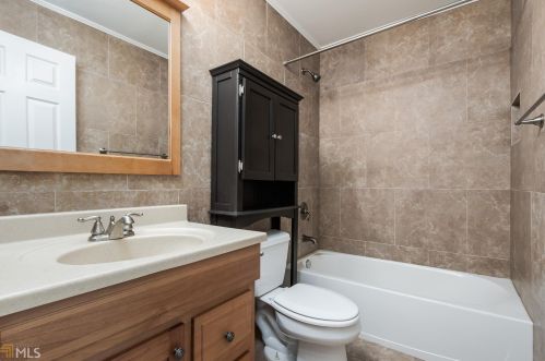 1292 Dunwoody Ln, Atlanta GA 30319-1515 exterior