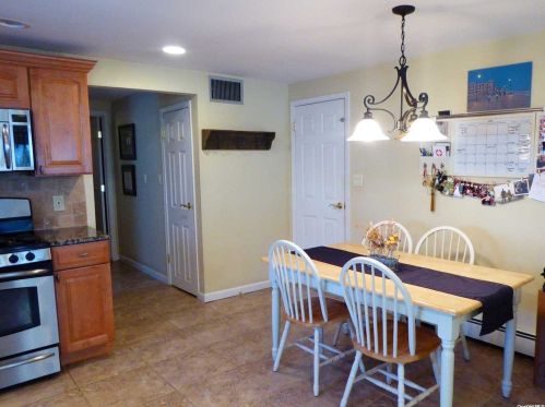 752 Turf Rd, Valley Stream NY  11581-3506 exterior