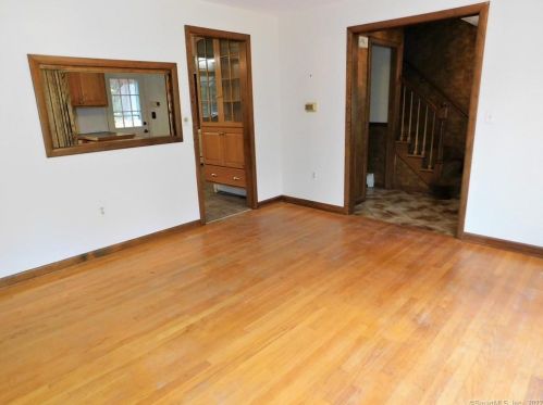 39 Hatch Hl Rd, Vernon CT 06066-6135 exterior