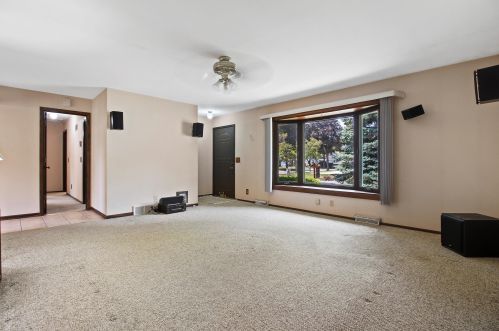 7374 39th St, Milwaukee, WI 53209-1983