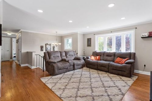 129 Dover Dr, Moon Twp PA  15108-1079 exterior