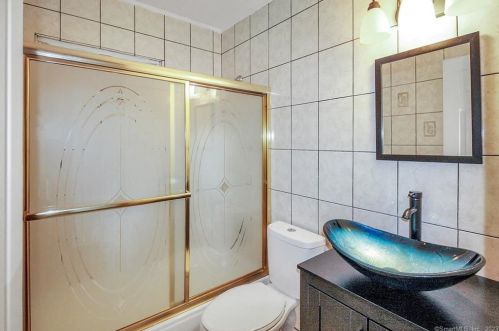 315 Bingham St, New Britain CT 06051-3824 exterior