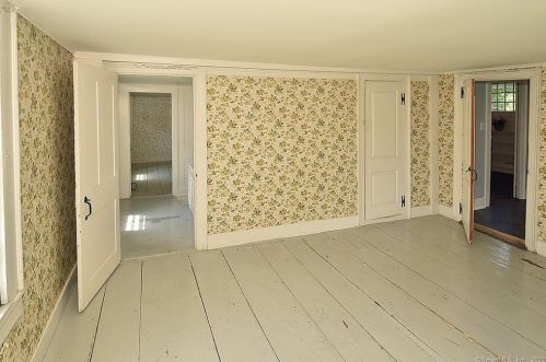 14 Meadow Rd, Windsor CT  06095-4617 exterior