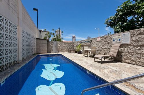 757 Kinalau Pl, Honolulu HI  96813-2638 exterior