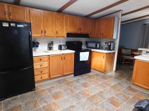 13 John Dr, West Springfield MA 01089-1277 exterior