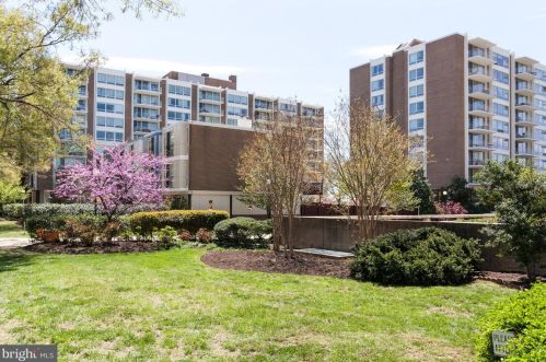 1301 Delaware Ave, Washington DC  20024-3929 exterior