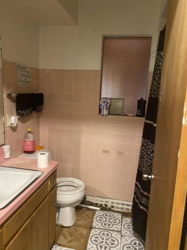 4730 80th St, Milwaukee, WI 53218-4618