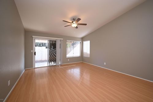 7043 28th Ave, Phoenix AZ  85051-8452 exterior