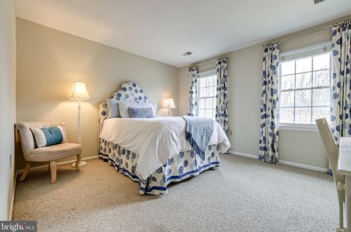 2122 Rampart Dr, Alexandria VA exterior