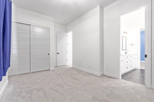 4239 42nd St, Phoenix AZ  85018-4207 exterior