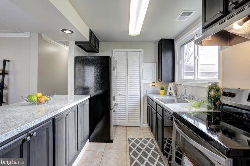 1811 Maltravers Rd, Glen Burnie MD 21060-7419 exterior