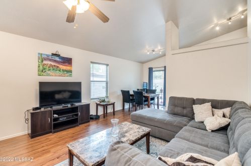 6476 David Dr, Tucson AZ 85730-1813 exterior