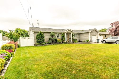 14 Magaw Pl, Babylon, NY 11704-5135