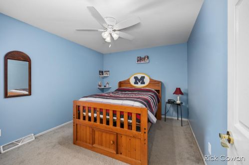 2253 Fawnwood Dr, Grand Rapids MI 49508-6519 exterior