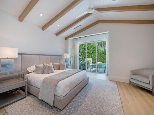 141 9 Ave, Naples FL 34102-6867 exterior