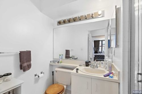 200 Division St, Cliffside Park NJ  07010-2328 exterior