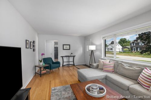 913 Fairfield Ave, Grand Rapids MI 49504-3745 exterior