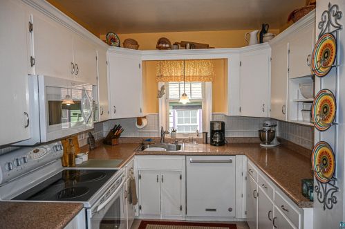 2815 Superior St, Duluth MN 55804-2448 exterior