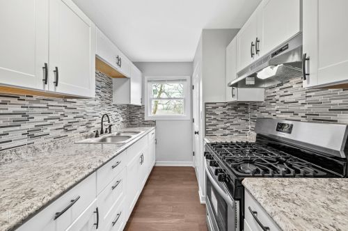 2613 Lewis Ave, Waukegan IL 60087-2210 exterior