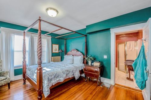 22 Freebody St, Middletown RI 02840-3548 exterior