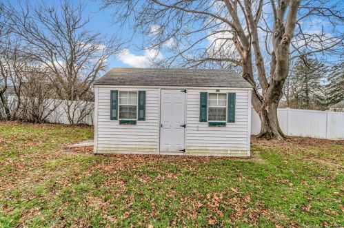 15 Hollywood Ave, Milford CT 06460-4214 exterior