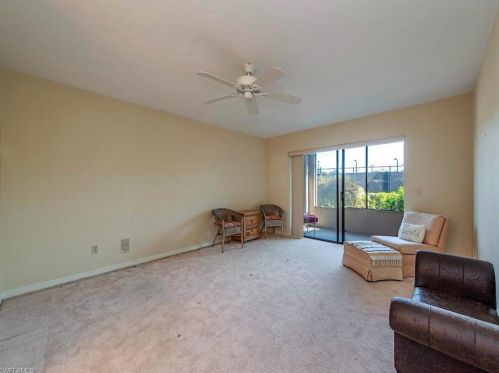 102 Courtside Dr, Naples FL 34105-7101 exterior