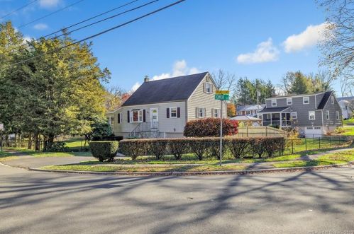 2 Tower Dr, Norwalk, CT 06850-2420