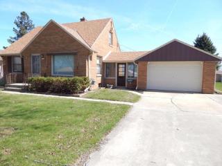 5722 73rd St, Milwaukee, WI 53218-2229