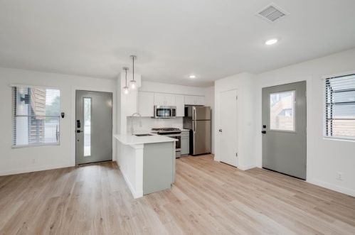 5900 Cougar Dr, Austin, TX 78745-4234