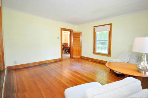 34 Windsor St, Enfield CT 06082-2815 exterior