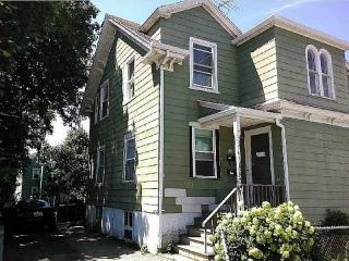 14 Bayview Ave, Middletown, RI 02840-2108